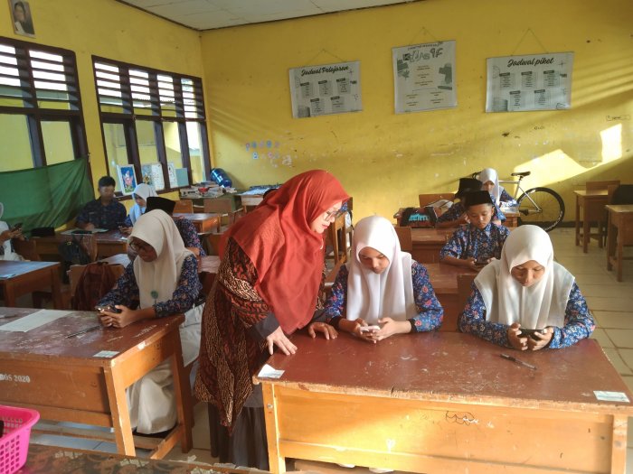 Dedikasi Pengawas Jadi Kunci Lancarnya Asesmen Hari Ketiga MTsN 5 Kota Jambi