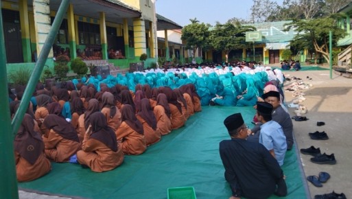 Kegiatan Keagamaa jadi Sarana MTsN 5 Kota Jambi Lahirkan Generasi Tangguh, Kuat Mental dan Berakhlak Mulia Kegiatan Keagamaa jadi Sarana MTsN 5 Kota Jambi Lahirkan Generasi Tangguh, Kuat Mental dan Berakhlak Mulia