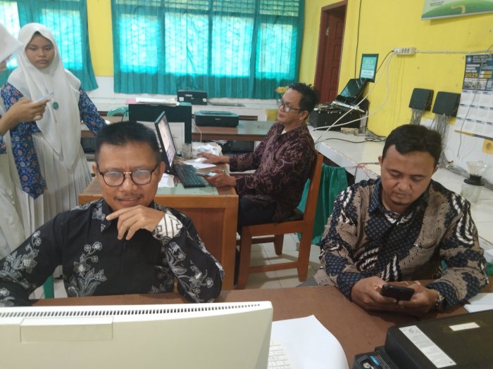 Guru MTsN 5 Kota Jambi Tuntaskan penilaian remedial, komitmen tingkatkan mutu pembelajaran Guru MTsN 5 Kota Jambi Tuntaskan penilaian remedial, komitmen tingkatkan mutu pembelajaran