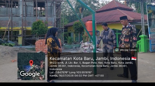 *MTsN 5 Kota Jambi Manfaatkan Fenomena Rosydul Kabah untuk Meluruskan Arah Kiblat* *MTsN 5 Kota Jambi Manfaatkan Fenomena Rosydul Kabah untuk Meluruskan Arah Kiblat*