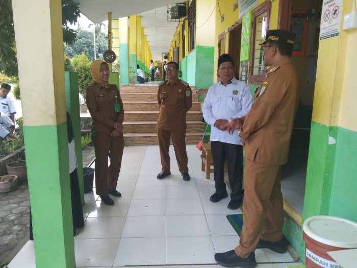 Camat Alam Barajo Tinjau Finalisasi Sekolah Sehat di MTsN 5 Jambi Camat Alam Barajo Tinjau Finalisasi Sekolah Sehat di MTsN 5 Jambi