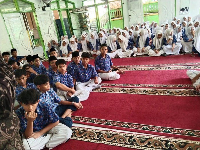 Panitia TKA berikan pengarahan kepada seluruh siswa siswi kls 9 MTsN 5 Kota Jambi kota