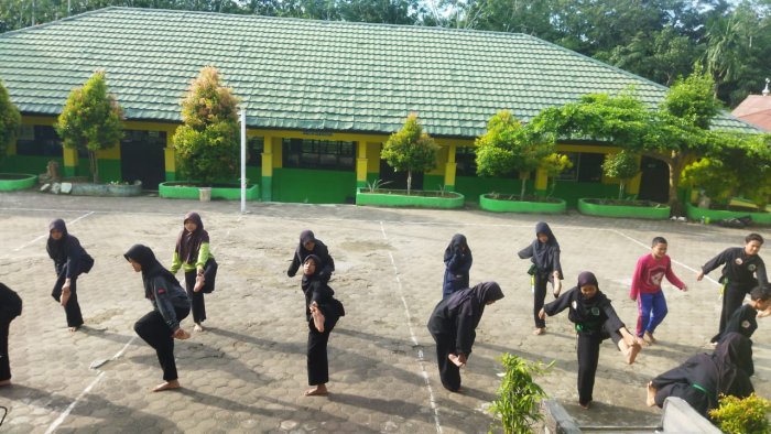 Ekskul Silat di MTsN 5 Kota Jambi Semakin Aktif Ekskul Silat di MTsN 5 Kota Jambi Semakin Aktif