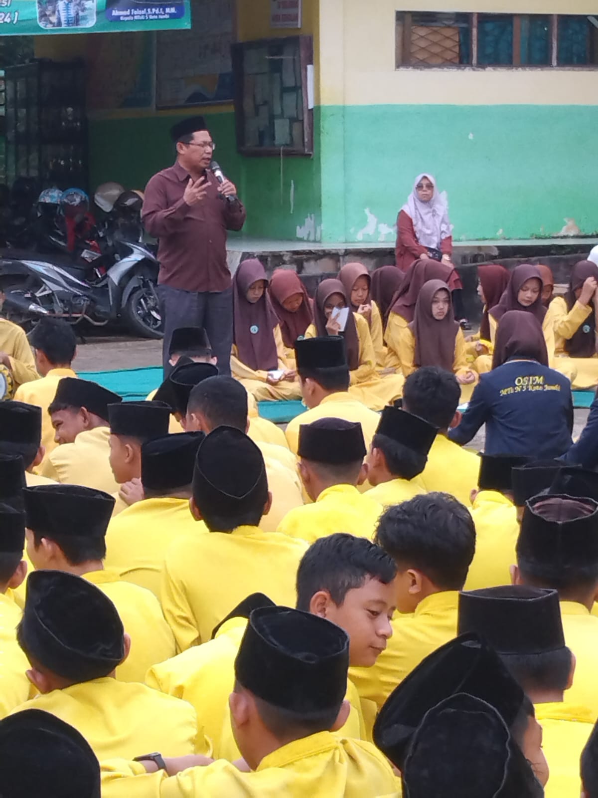 KEPALA MADRASAH BERIKAN SOSIALISASI TENTANG HIMBAUAN MENTERI AGAMA RI