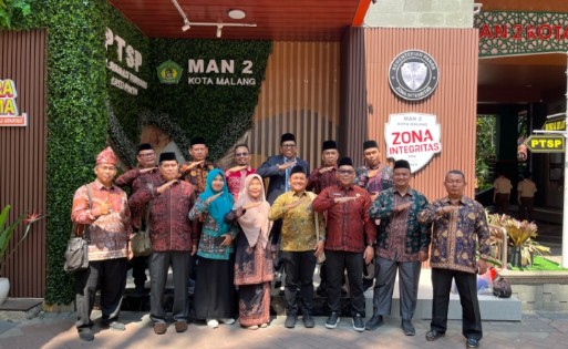 *PLT KEPALA MTsN 5 KOTA JAMBI STUDI TIRU KE MAN 2 KOTA MALANG BERSAMA ROMBONGAN KEPALA MADRASAH SE-KOTA JAMBI* *PLT KEPALA MTsN 5 KOTA JAMBI STUDI TIRU KE MAN 2 KOTA MALANG BERSAMA ROMBONGAN KEPALA MADRASAH SE-KOTA JAMBI*