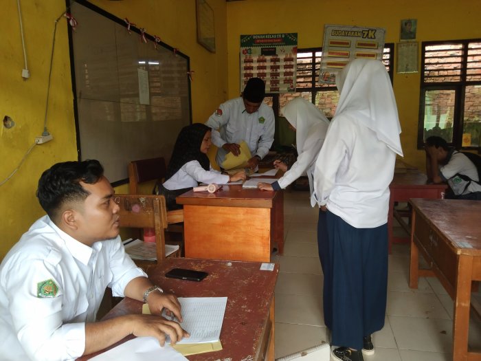 MTsN 5 Kota Jambi Bagikan SKL ke 194 Siswa