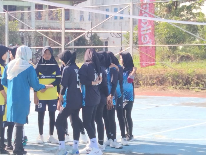 Luar biasa MTsN 5 Kota Jambi berhasil raih juara 1 cabang bola volly AKSIOMA ke - 2 tingkat Kota Jambi