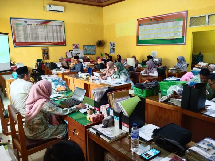 MTsN 5 Kota Jambi Gelar Dialog Evaluasi Kinerja