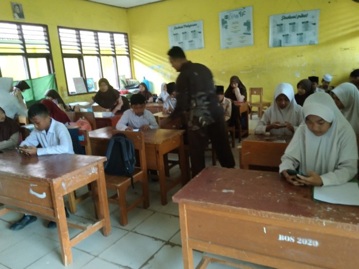 Panitia PMBM MTsN 5 Kota Jambi Gelar Simulasi Tes CAT untuk 2026 Panitia PMBM MTsN 5 Kota Jambi Gelar Simulasi Tes CAT untuk 2026