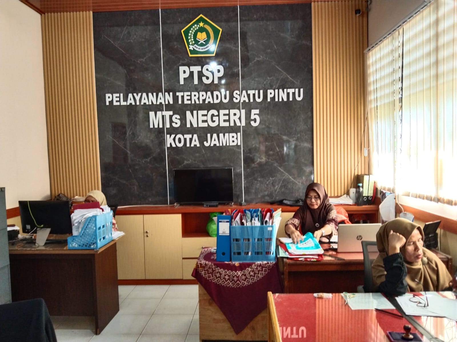 PTSP MTsN 5 KOTA JAMBI MEMPERMUDAH AKSES PELAYANAN PTSP MTsN 5 KOTA JAMBI MEMPERMUDAH AKSES PELAYANAN