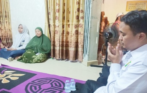 *Keluarga Besar MTsN 5 Kota Jambi Sambangi Rumah Duka Ananda Ikrima Siswi Kelas 9E* *Keluarga Besar MTsN 5 Kota Jambi Sambangi Rumah Duka Ananda Ikrima Siswi Kelas 9E*