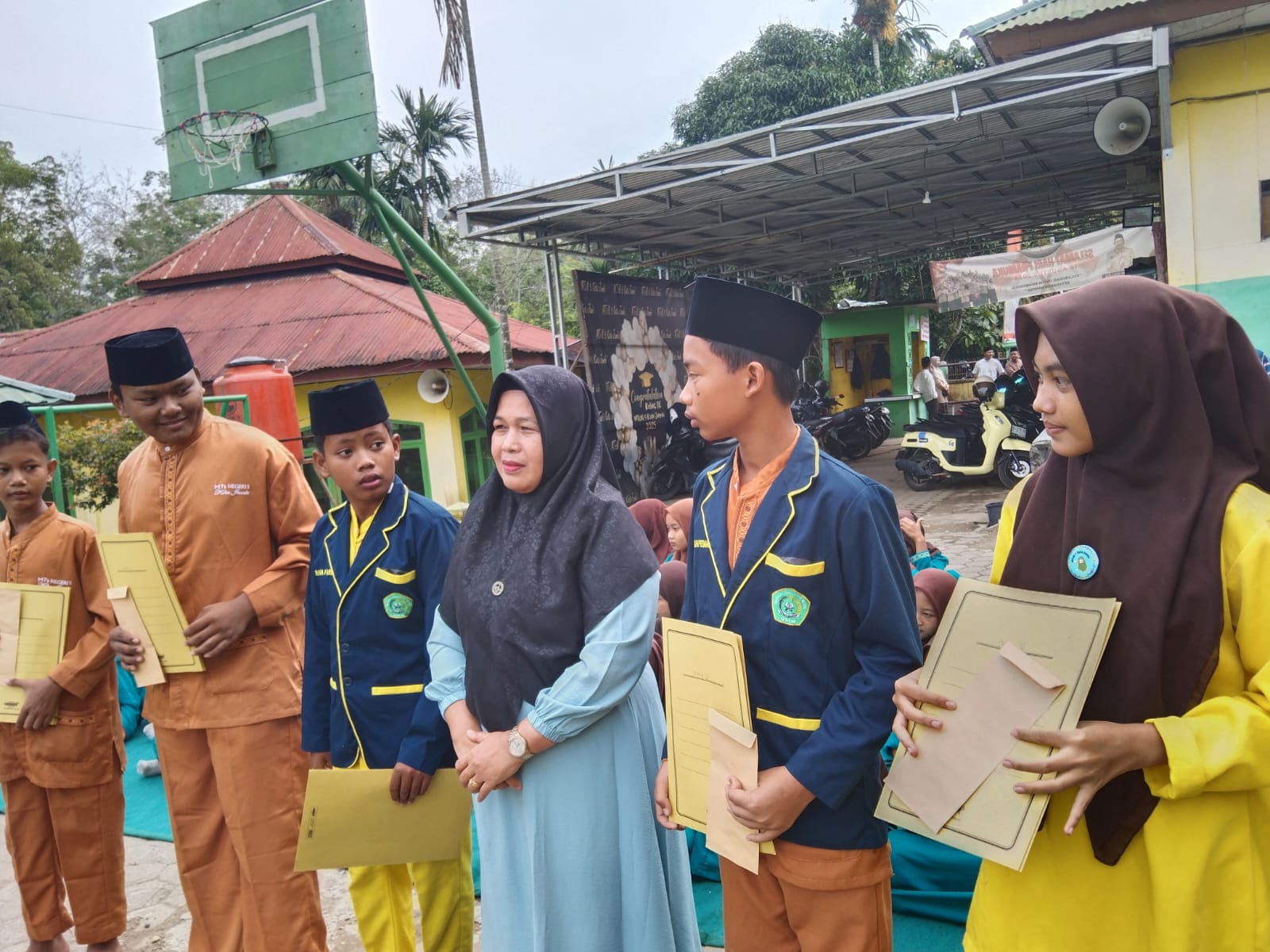 MTsN 5 KOTA JAMBI UMUMKAN JUARA  HUT RI KE-80 DENGAN PENUH SEMANGAGAT