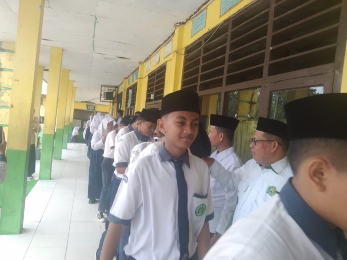 MTsN 5 Kota Jambi Tanamkan Karakter Lewat Tradisi Maaf MTsN 5 Kota Jambi Tanamkan Karakter Lewat Tradisi Maaf