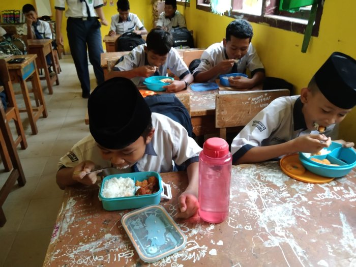 MTsN 5 Kota Jambi Gelar Sarapan Pagi Bersama Siswa MTsN 5 Kota Jambi Gelar Sarapan Pagi Bersama Siswa
