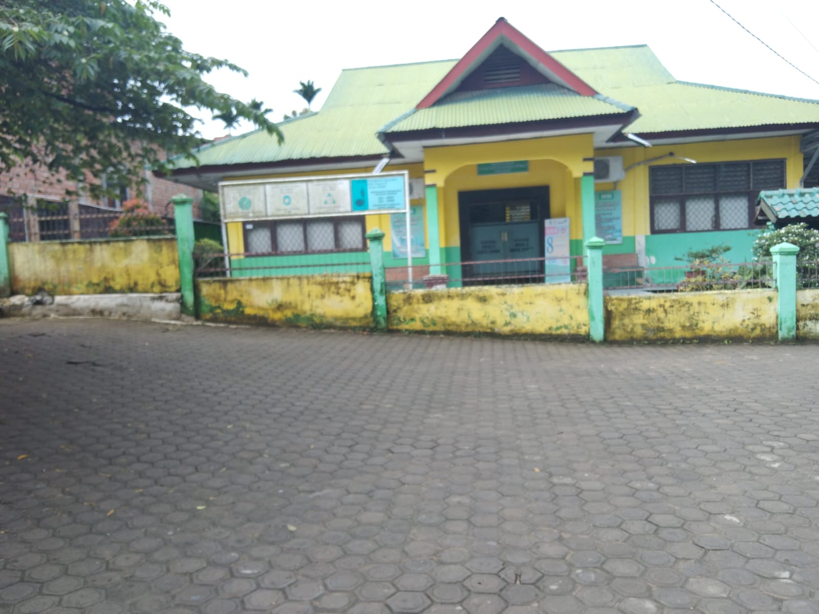 MENJAGA LINGKUNGAN TETAP BERSIH , RAPI DAN NYAMAN