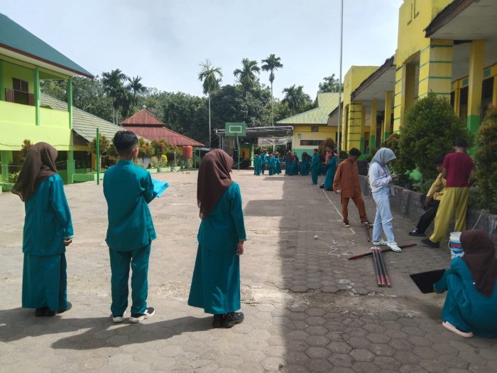 Siswa Kelas 7d MTsN 5 Kota Jambi Latihan Persiapan Upacara Hari Senin Siswa Kelas 7d MTsN 5 Kota Jambi Latihan Persiapan Upacara Hari Senin