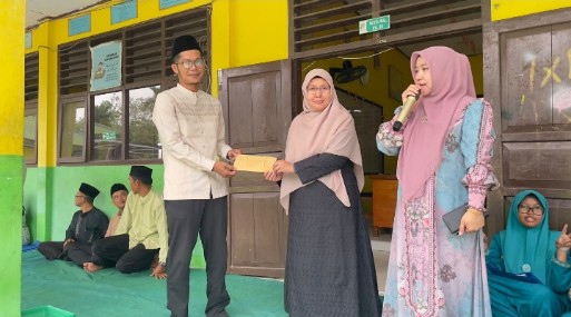*Tebar Kepedulian, MTsN 5 Kota Jambi Takziah Atas Wafatnya Ayahanda Bapak Taswirul Afkar, Lc., M.H.* *Tebar Kepedulian, MTsN 5 Kota Jambi Takziah Atas Wafatnya Ayahanda Bapak Taswirul Afkar, Lc., M.H.*
