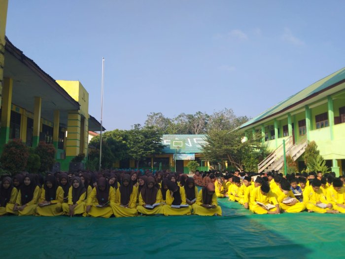 MTsN 5 Kota Jambi Gelar Khatam Al-Quran di Hari Terakhir Sekolah