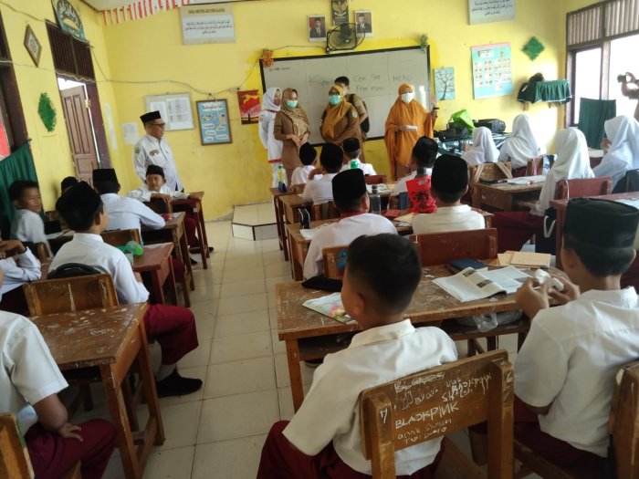 Pembina UKS MTsN 5 Kota Jambi Tingkatkan Layanan Kesehatan Sekolah