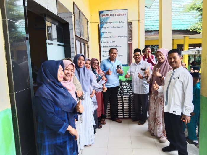 Hari Kelima Program Makan Bergizi Gratis di MTsN 5 Kota Jambi Berjalan Lancar Hari Kelima Program Makan Bergizi Gratis di MTsN 5 Kota Jambi Berjalan Lancar