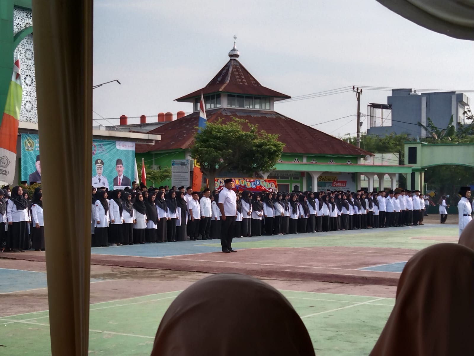 MTs N 5 KOTA JAMBI IKUTI UPACARA PERINGATAN HARI AMAL BHAKTI KE-79 KEMENTERIAN AGAMA RI DENGAN PENUH KHIDMAD.