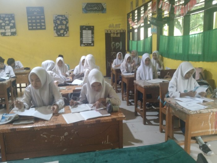Siswa Kelas 7 dan 8 MTsN 5 Kota  Jambi Kembali Belajar diMadrasah  Setelah Libur selama satu minggu