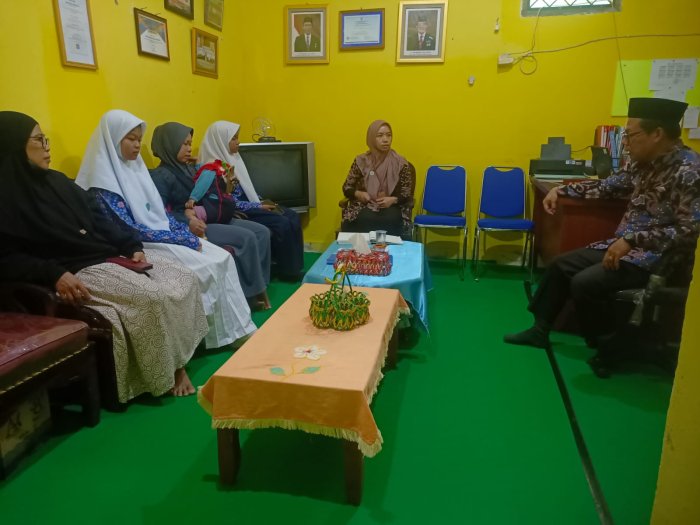 Pembina PMR Dorong Anggota Tingkatkan Kinerja Jelang Perkemahan