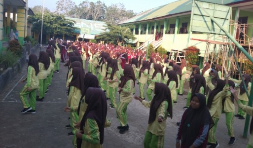 *Senam Sehat Rutin MTsN 5 Kota Jambi Wujudkan *Senam Sehat Rutin MTsN 5 Kota Jambi Wujudkan