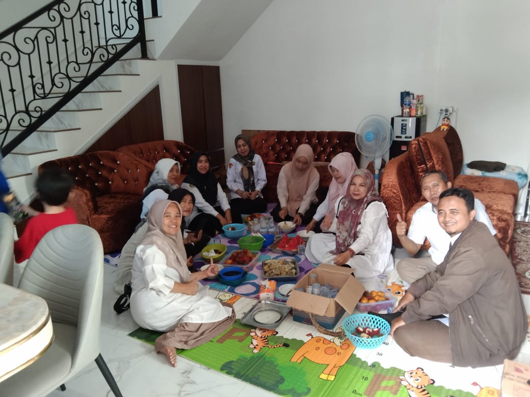 KUNJUNGAN KERUMAH SALAH SEORANG ASN MTsN 5 KOTA JAMBI SEBAGAI BENTUK RASA KEPEDULIAN  SOSIAL ANTAR SESAMA SESAMA KELUARGA BESAR MTsN 5 KOTA JAMBI