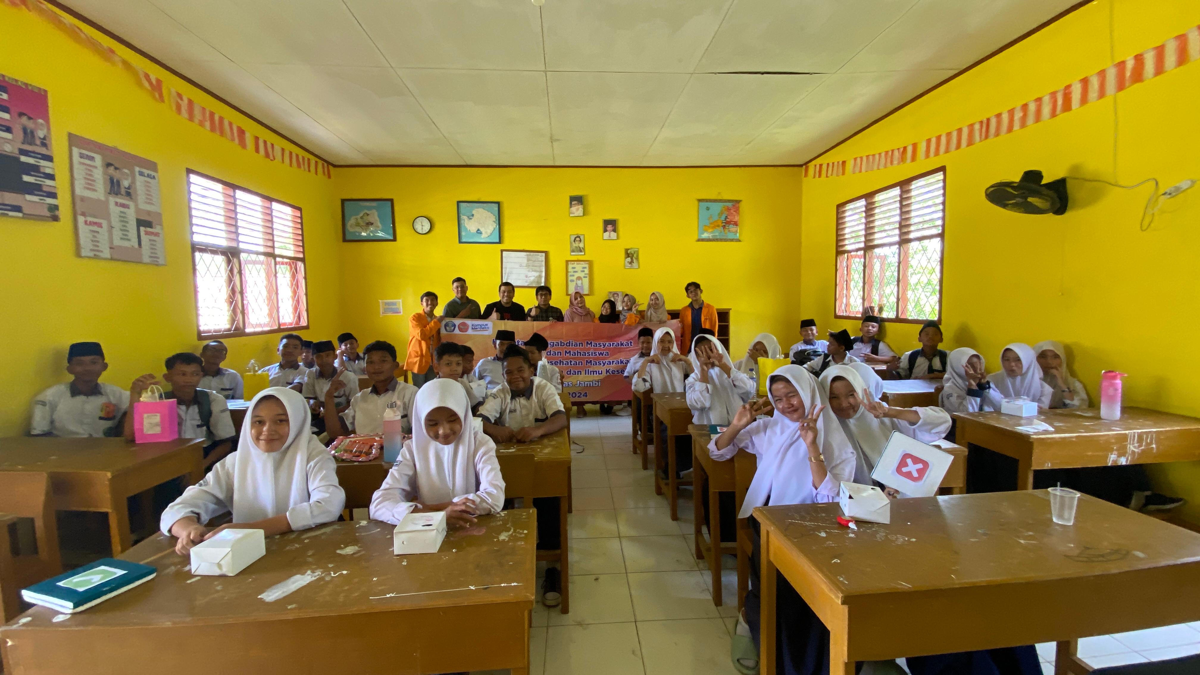 PENYULUHAN SEKOLAH ANTI ROKOK OLEH  DOSEN DAN MAHASISWA PROGRAM STUDI ILMU KESEHATAN MASYARAKAT UNIVERSITAS JAMBI DI MTsN 5 KOTA JAMBI 