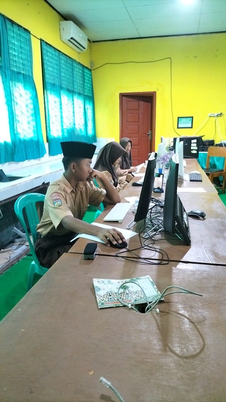 LOLOS BABAK PENYISIHAN SISWA MTsN 5 KOTA JAMBI AKAN BERLAGA DIBABAK SEMI FINAL OLIMPIADE MATEMATIKA UIN STS JAMBI.