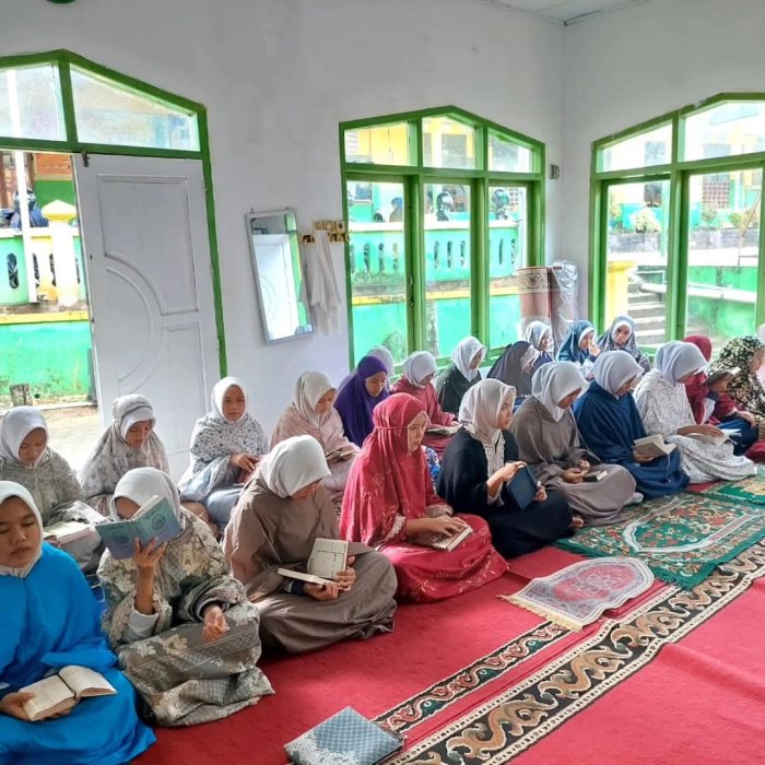 Sholat Dzuhur Berjamaah di MTsN 5 Jambi Kota Jambi upaya pembentukan Karakter Religius Siswa