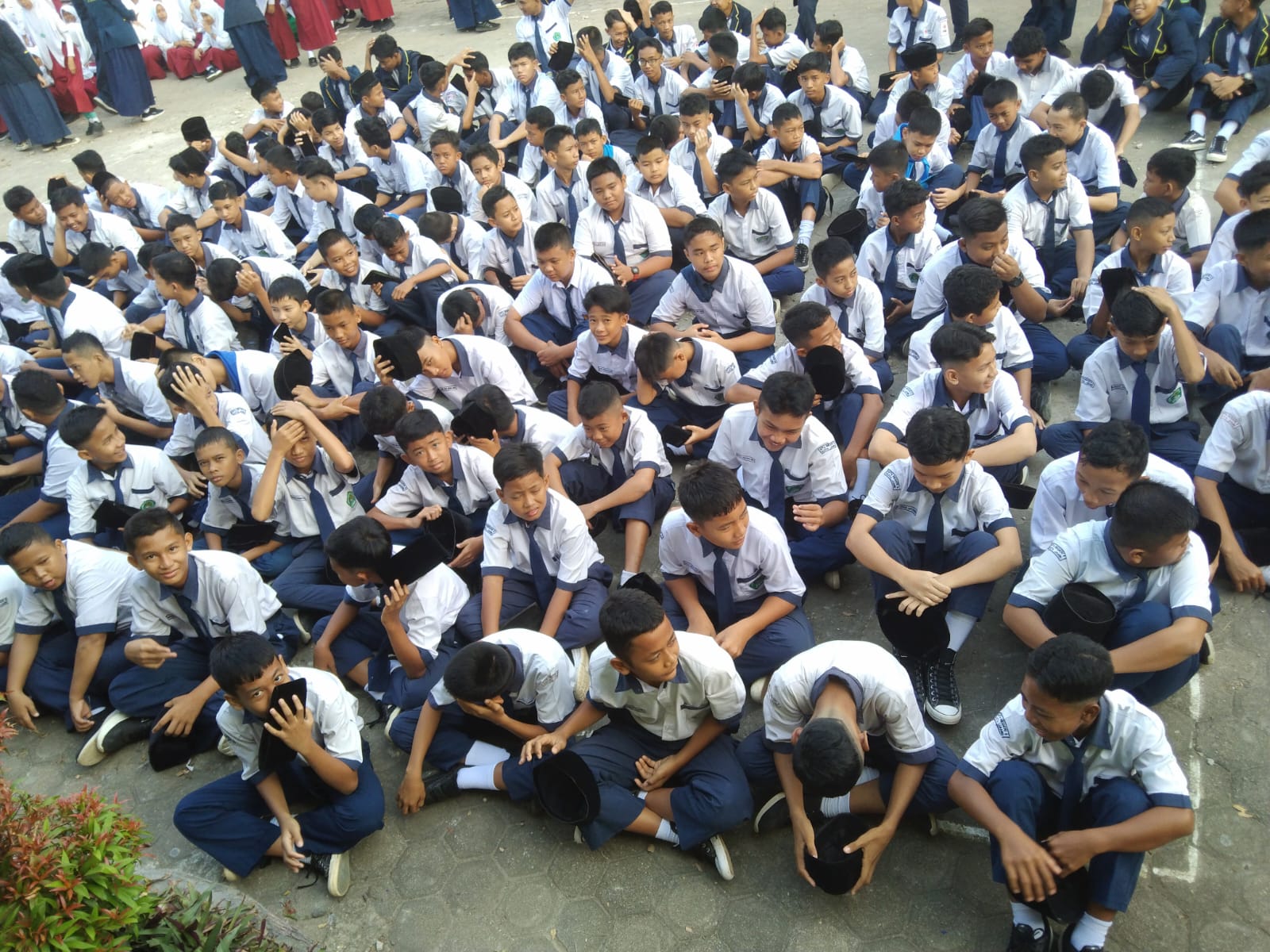 OSIM DAN BK BERSINERGI DALAM MENDISIPLINKAN SISWA - SISWI 