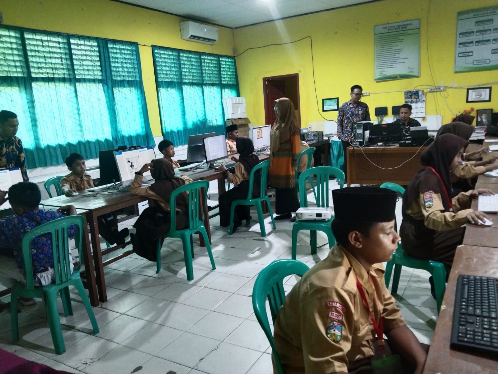 PELAKSANAAN GLADI ANBK MTsN 5 KOTA JAMBI TAHUN 2025 BERJALAN SUSKSES