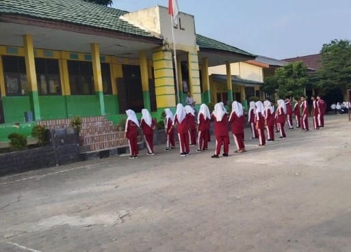 CUACA MENDUNG TIDAK MENYURUTKAN SEMANGAT BELAJAR SISWA MTsN 5 KOTA JAMBI