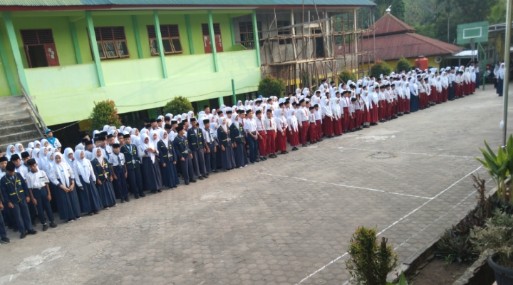 Upacara bendera, pembina Sampaikan Amanat: Tolak Nindas,Jangan Ngebuly Upacara bendera, pembina Sampaikan Amanat: Tolak Nindas,Jangan Ngebuly