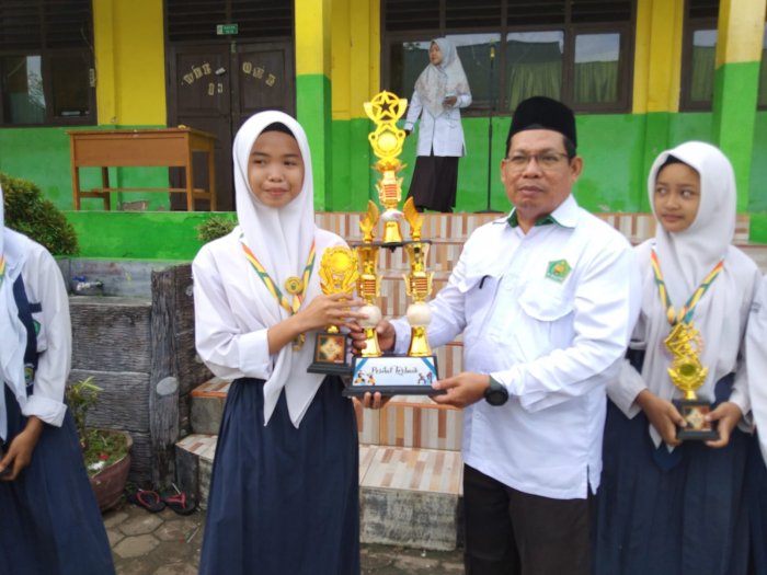 MTsN 5 Kota Jambi Raih Juara Umum pada ajang Fun Competition Pencak Silat MTsN 5 Kota Jambi Raih Juara Umum pada ajang Fun Competition Pencak Silat