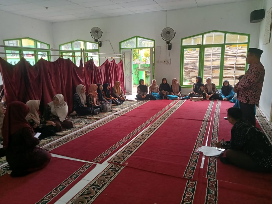 SERAH TERIMA MAHASISWA PENGENALAN LAPANGAN PERSEKOLAHAN (PLP) DARI PIHAK UIN STS JAMBI KE MTsN 5 KOTA JAMBI