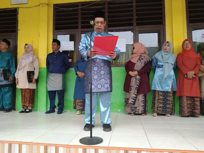 Upacara Hari Guru Nasional 2025 Digelar di MTsN 5 Jambi