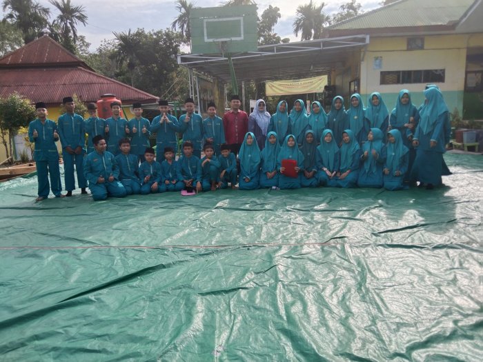 Siswa Kelas 7F MTsN 5 Kota  Jambi Gelar Kegiatan Keagamaan Jumat Pagi