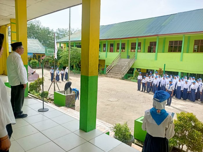 Pembukaan Kemah PMR MTsN 5 Kota Jambi Kepala Madrasah: Tanamkan Nilai- Nilai Kemanusiaan dan Solidaritas anar sesama Pembukaan Kemah PMR MTsN 5 Kota Jambi Kepala Madrasah: Tanamkan Nilai- Nilai Kemanusiaan dan Solidaritas anar sesama