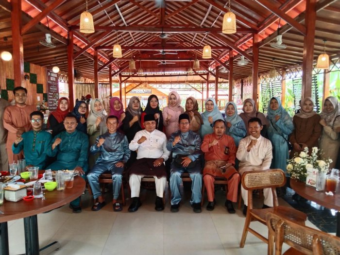 Kepala Kantor Kemenag Kota Jambi Hadiri Syukuran Sekolah Sehat dan Hari Guru Nasional Bersama Majlis Guru MTsN 5 kOTA Jambi