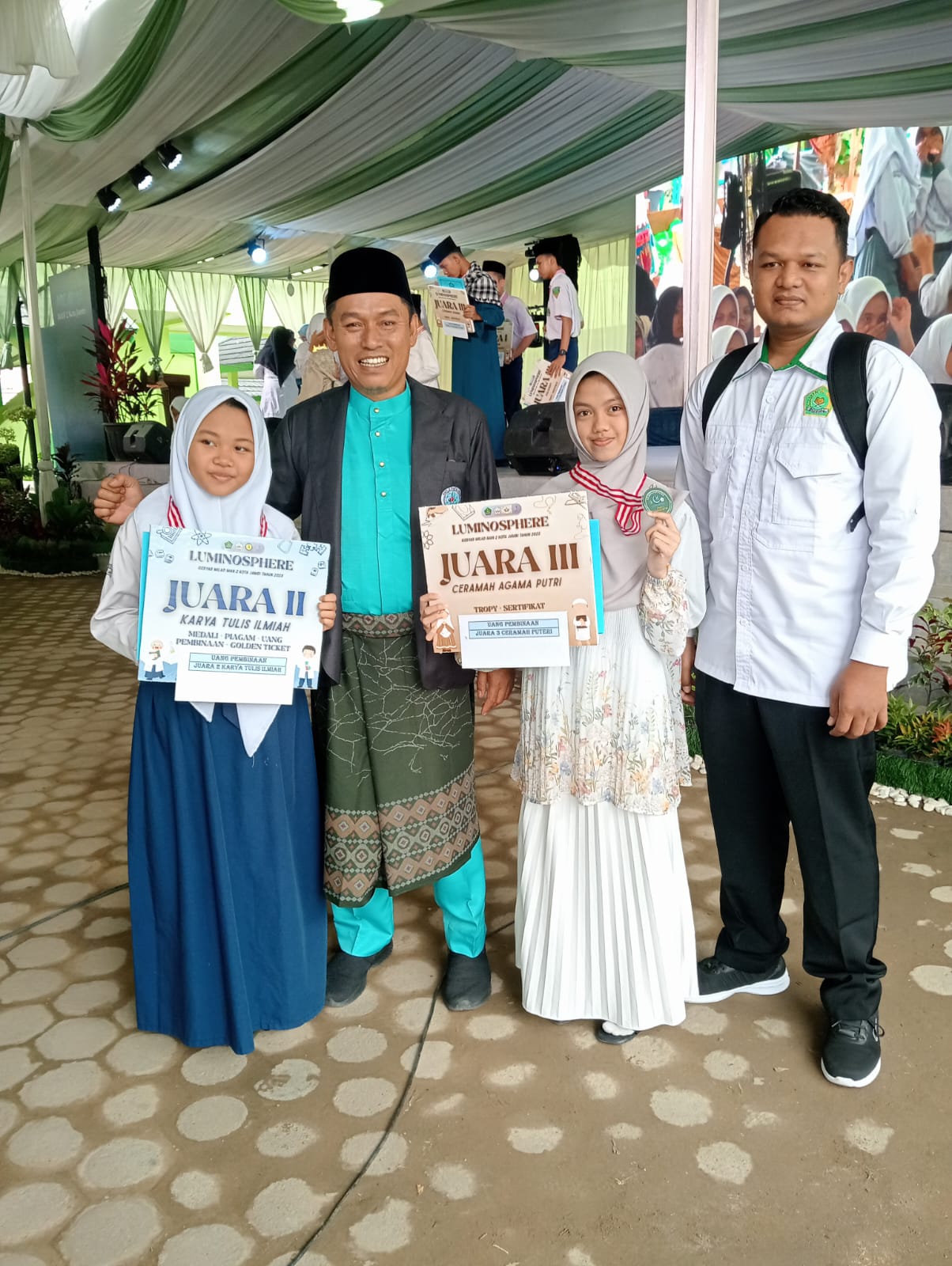 SISWI MTsN 5 KOTA JAMBI BERHASIL RAIH JUARA DALAM EVENT LUMINORS DI MAN 2 KOTA JAMBI