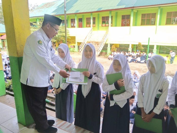 Pemenang Lomba Cerpen Bulan Bahasa MTsN 5 Kota Jambi Diumumkan