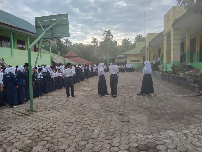 Pembina Upacara Ingatkan Siswa pelaksanaan Sumatif akhir Semester