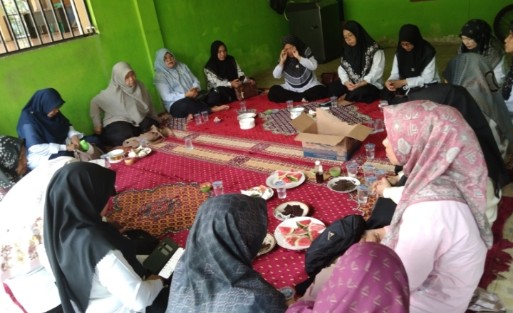 Wujud Kepedulian, Keluarga Besar MTsN 5 Kota Jambi Takziah ke Rumah PLT Kepala MTsN 5 Kota Jambi Wujud Kepedulian, Keluarga Besar MTsN 5 Kota Jambi Takziah ke Rumah PLT Kepala MTsN 5 Kota Jambi