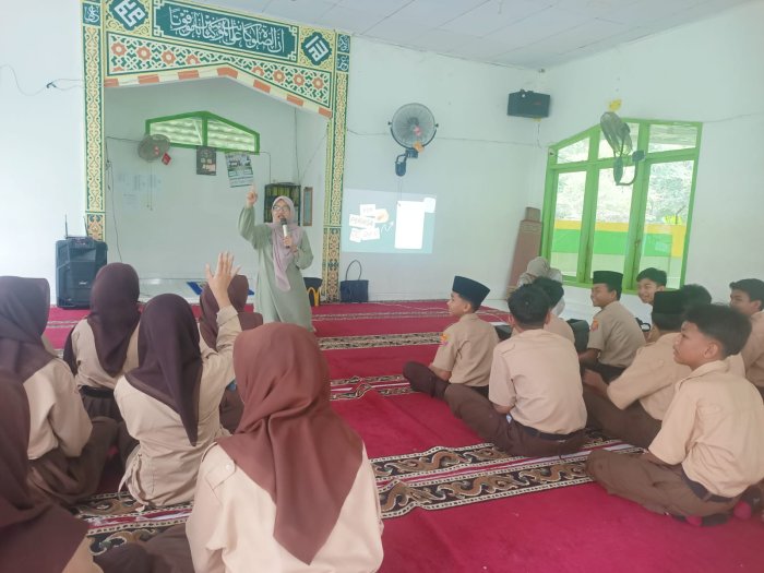 MTsN 5 Kota Jambi Libatkan Psikolog Cegah Kenakalan Remaja