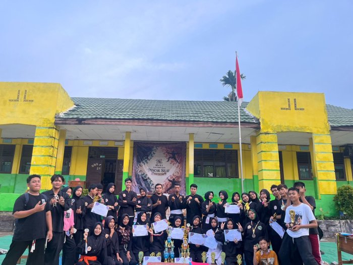Penutupan Fun Kompetetion Pencak Silat MTsN 5 Kota Jambi berlangsung Meriah Penutupan Fun Kompetetion Pencak Silat MTsN 5 Kota Jambi berlangsung Meriah