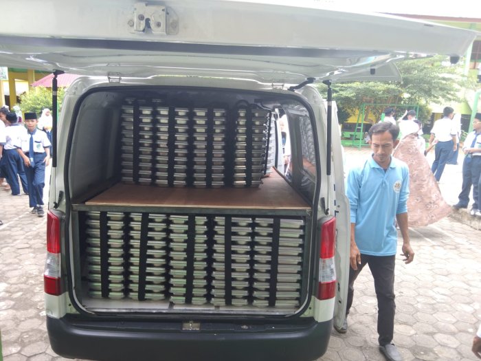 Pelaksanaan Perdana Program Makan Bergizi Gratis di MTsN 5 Jambi Berjalan Lancar