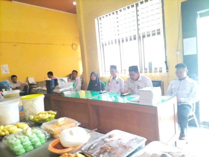 Guru MTsN 5 Kota Jambi Gelar Doa Selamat Jelang Keberangkatan Haji Guru MTsN 5 Kota Jambi Gelar Doa Selamat Jelang Keberangkatan Haji